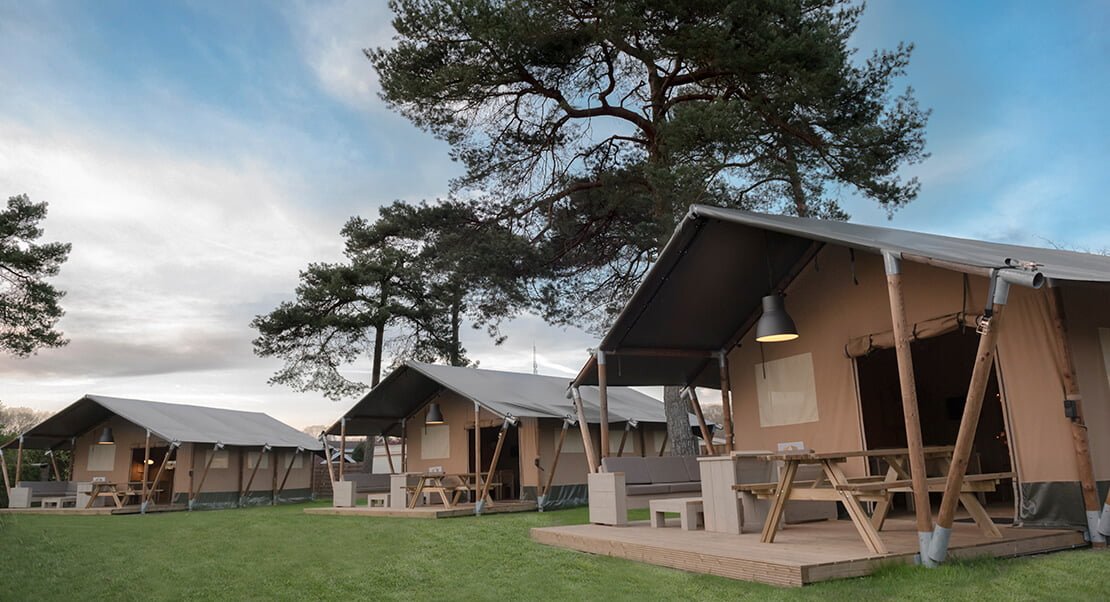 safaritent glamping met sanitair