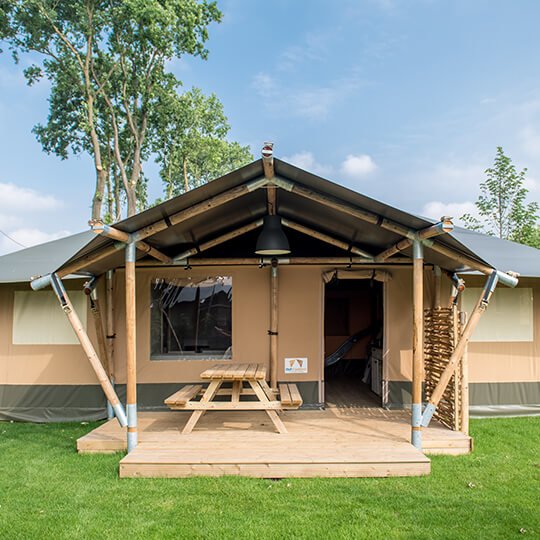 luxe glamping lodge met sanitair