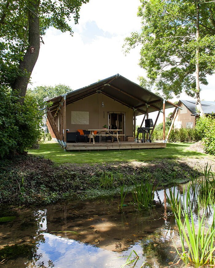safaritent glamping met sanitair