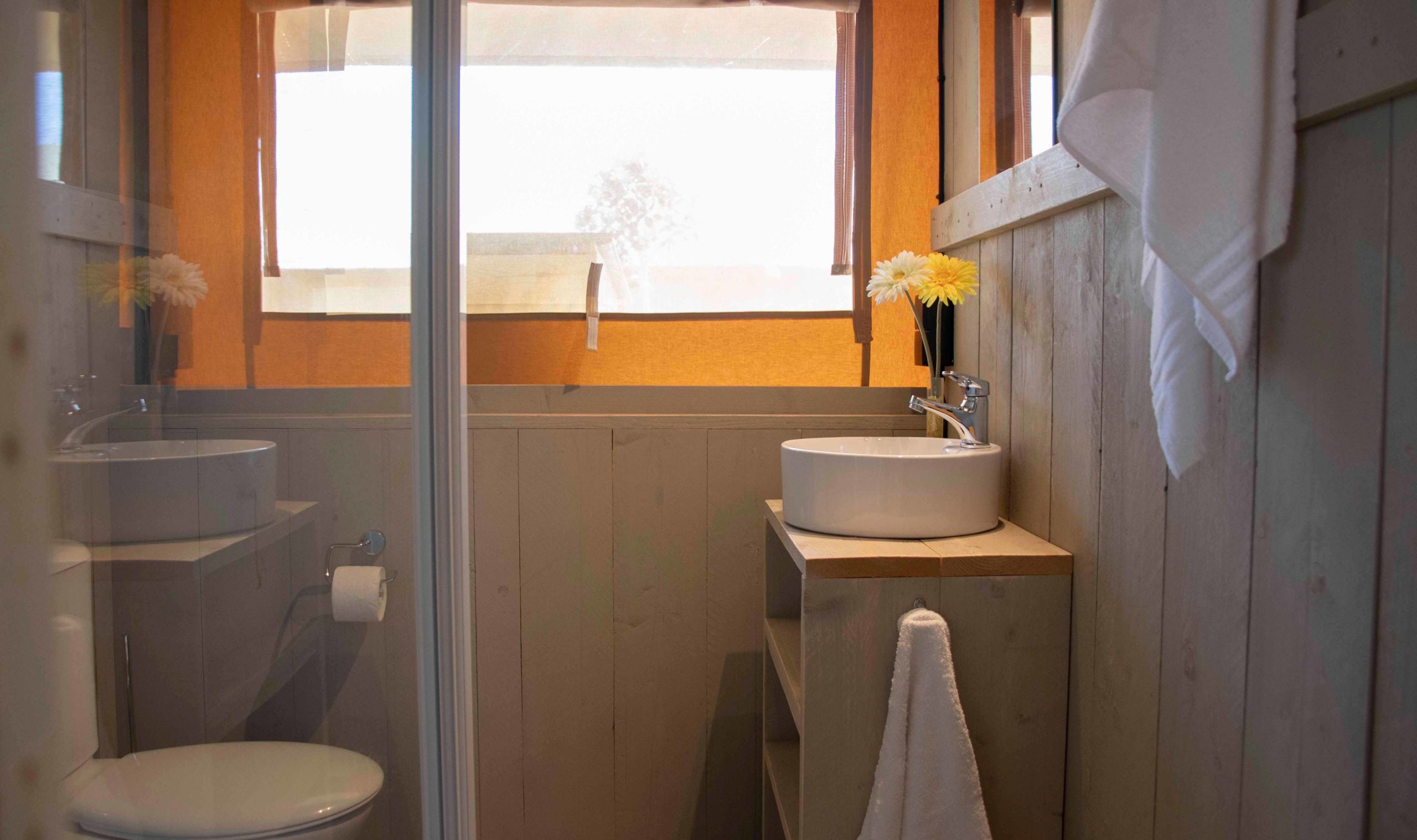 Een innovatieve lodgetent met sanitair kopen | Outstanding Tent Een innovatieve lodgetent met sanitair kopen | Outstanding Tent