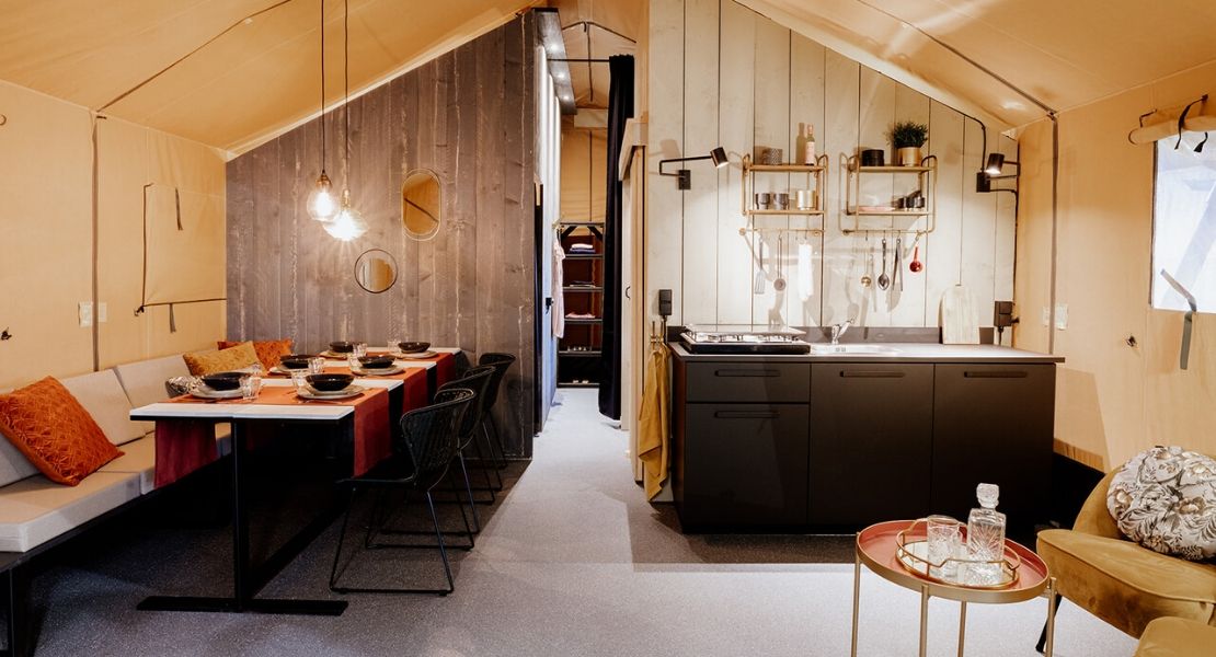 interieur glamping tent